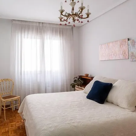 Espacioso Piso Con Parking * Santander